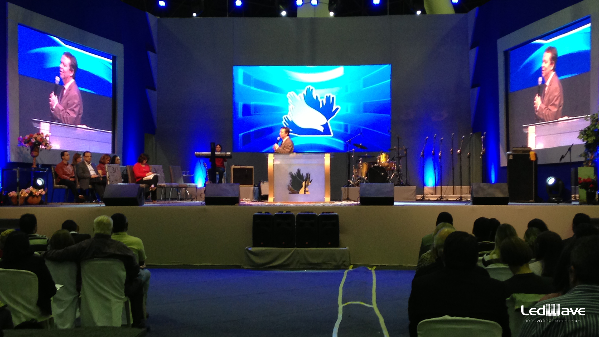 Communicate in a modern and impactful way with custom LED screens for churches